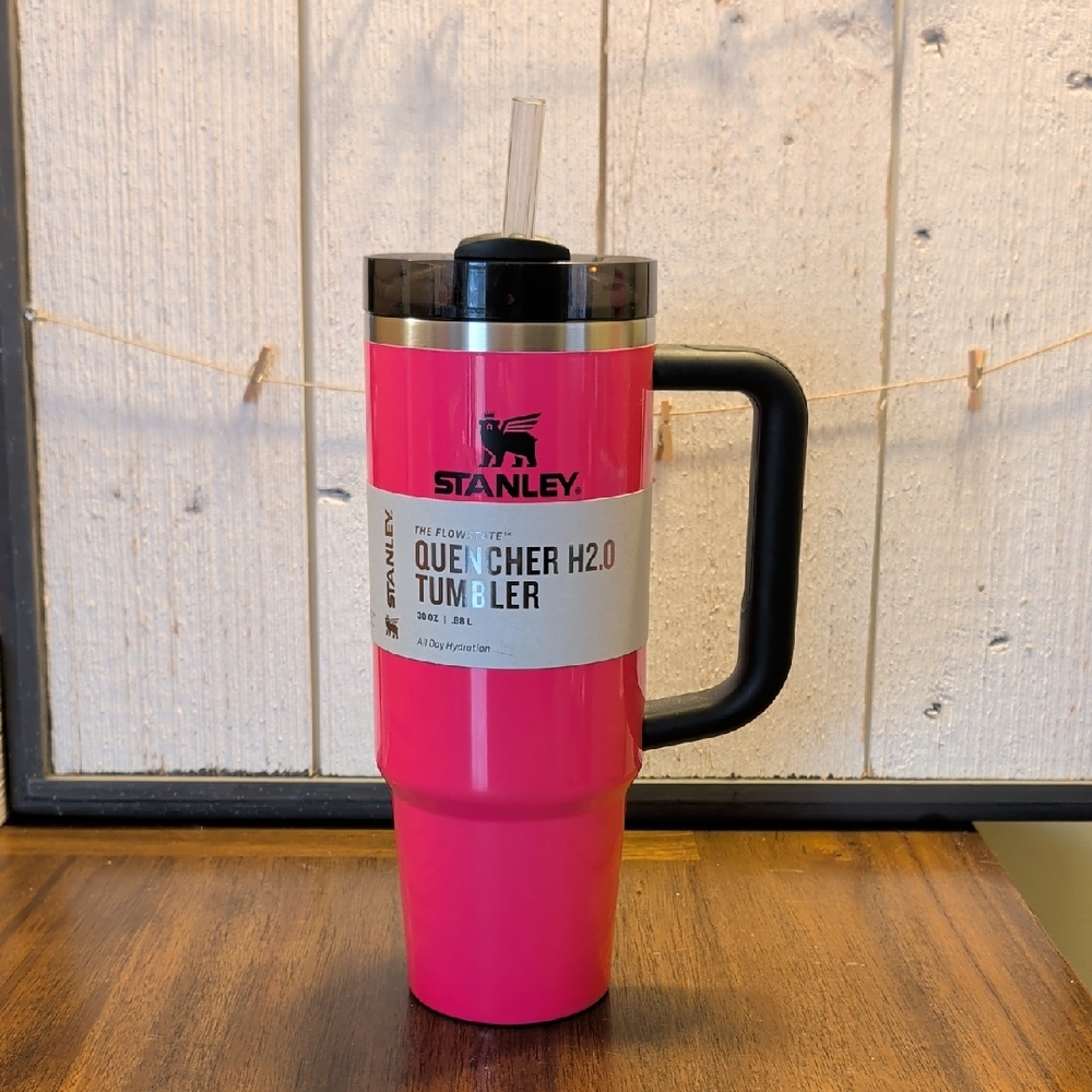 Stanley Quencher 30 Oz - Electric Pink - Retired